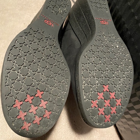 Ugg Renetta shearling lined black bootie - Picture 3 of 14